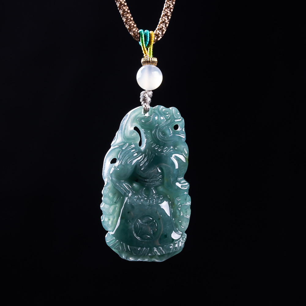 Vintage Necklace - Бирманский нефритовый кулон Пи Сю: дизайнерский